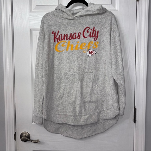 Kansas City Chiefs Felt Cream Colored Hoodie, Size Medium - Picture 1 of 5